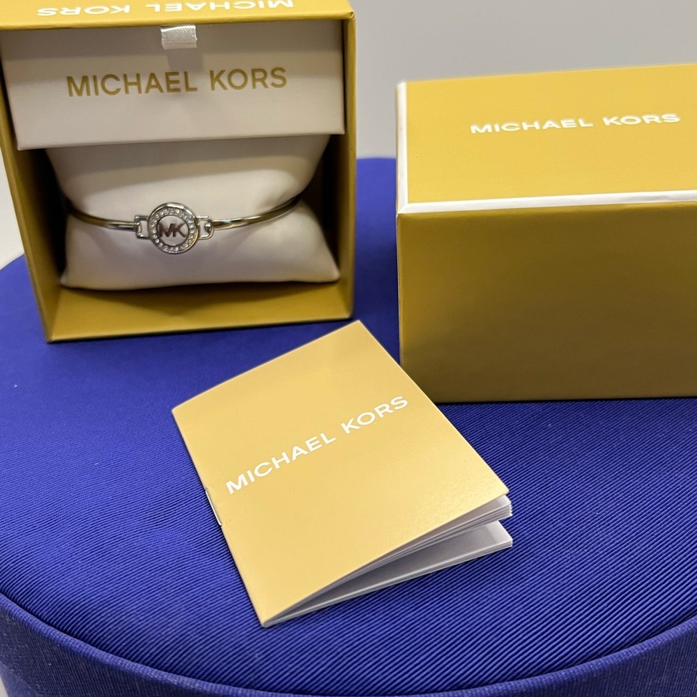 NWT Michael Kors bangle bracelet with Crystal embellishment - Picture 5 of 7